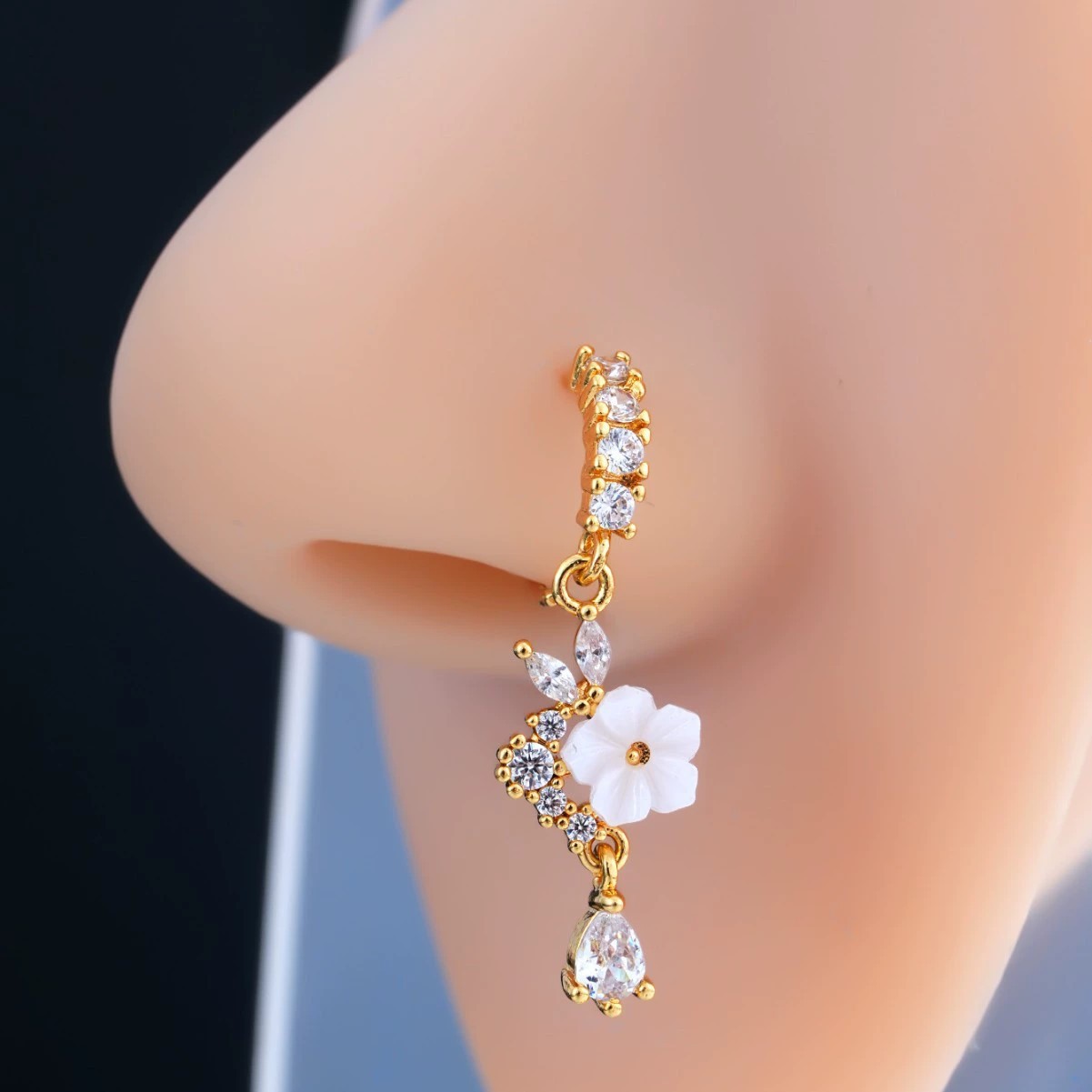 Body Jewelry Nose - حلقة أنف ذهبية على شكل زهرة