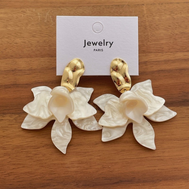 أقراط زهور الغاردينيا الفريدة  - مراجعة Body Jewelry Wholesale وسعره